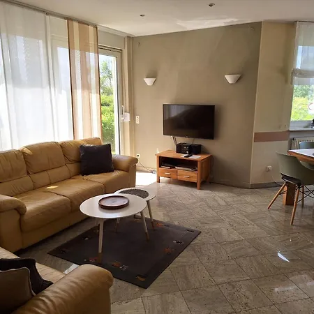 アパート Feyen In *